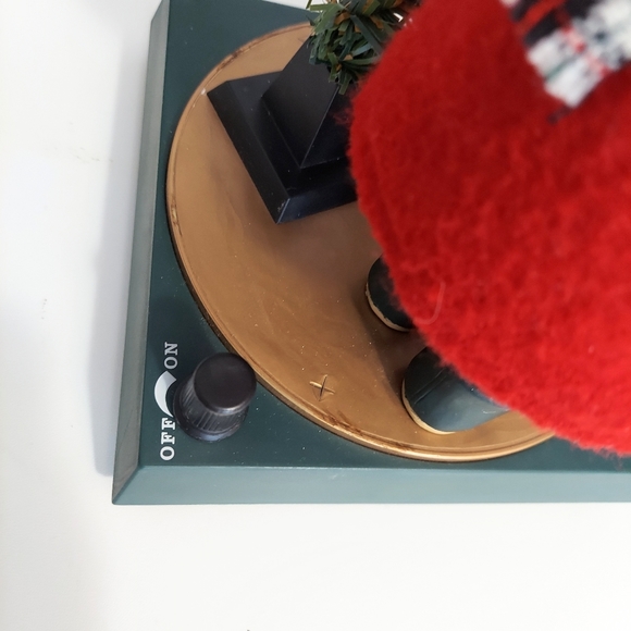 Vtg Dickens Collection Christmas Caroler Girl Musical Lighted Lamp Post Dog Cat - Picture 10 of 13